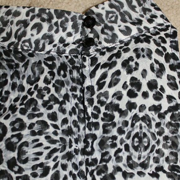 Leopard Print Ruffle Blouse - Picture 2 of 3